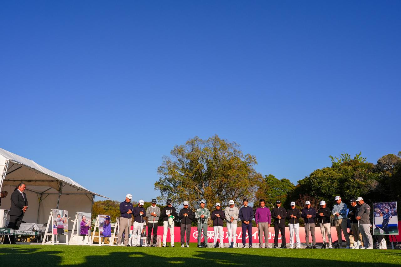 画像: 全員で黙祷をささげる(撮影/姉崎正)