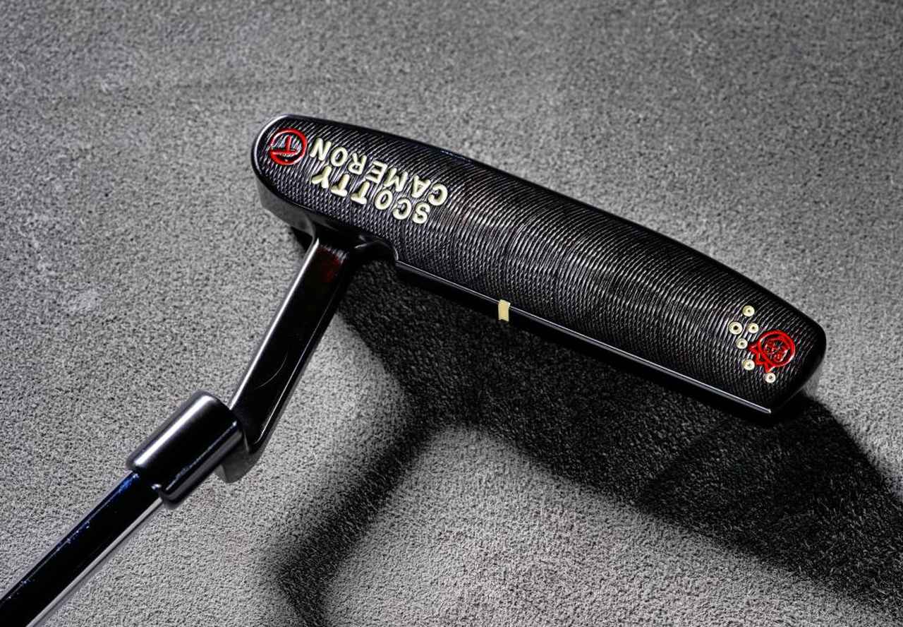 画像: フェースのヒール寄りには、赤くペイントされたサークルTのスタンプが入っている