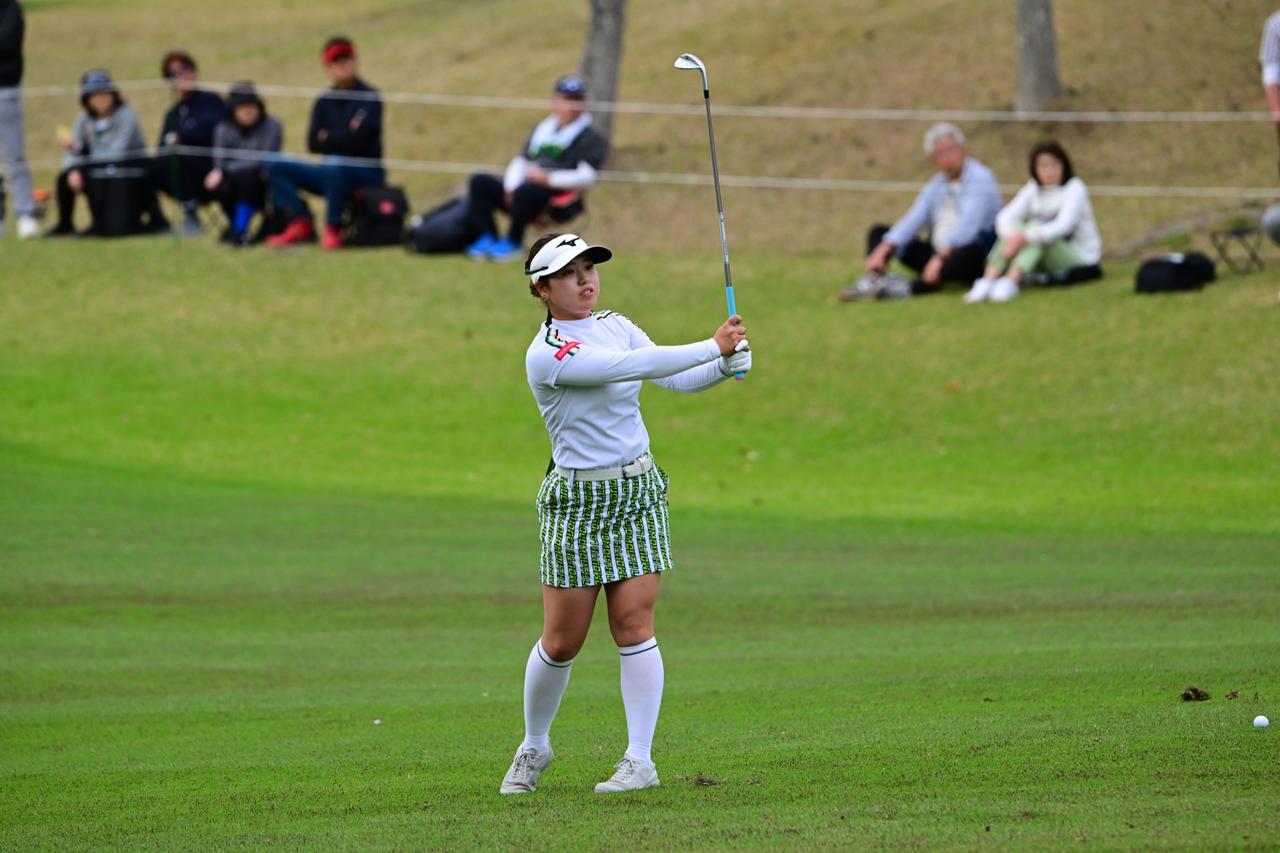 画像: 「ヤマハレディースオープン葛城」最終日、プレーオフに挑む仲村果乃（撮影／有原裕晶）