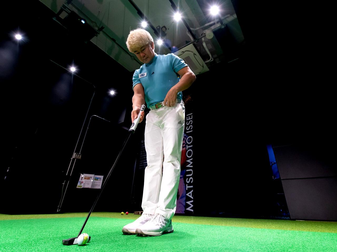 画像: 松本一誠プロ。ロングドライビング競技の日本チャンピオンで、アマチュアを指導する日本練習場連盟ティーチングプロでもある。1992年生まれ