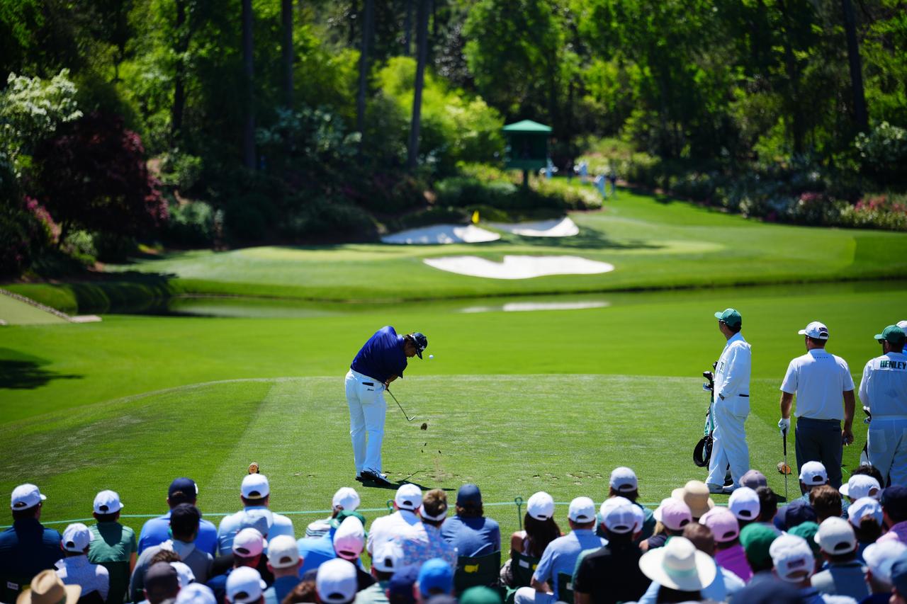 画像: 12番のパー3でも確実にピンの左に乗せた松山