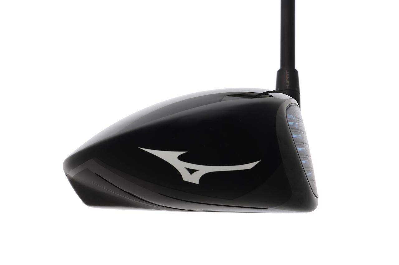 画像: 全体的にシャローで高重心設計。スピンが安定しボールが上がりやすい。そしてヘッドの慣性モーメントが大きいことで打点ズレに強いやさしさも備わっている