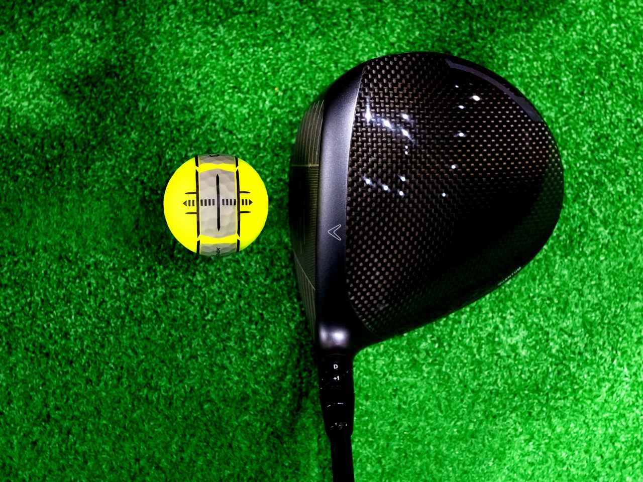 画像: ドライバーはフェースと太帯を平行に置く。フェース面全体で押していくイメージが出る