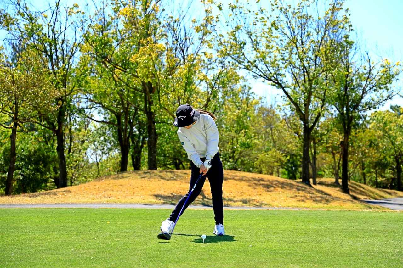 画像 : 7番目の画像 - 【連続写真10枚】吉田鈴のドライバーショットスタジオアリスで撮り下ろし（撮影/大澤進二） - みんなのゴルフダイジェスト