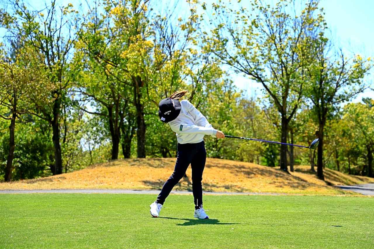 画像 : 8番目の画像 - 【連続写真10枚】吉田鈴のドライバーショットスタジオアリスで撮り下ろし（撮影/大澤進二） - みんなのゴルフダイジェスト