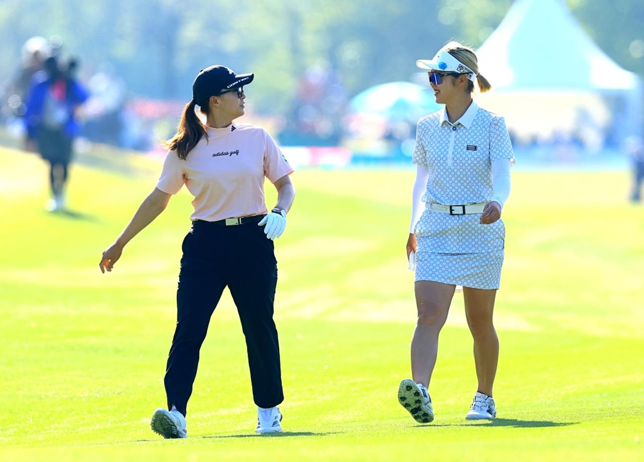 画像: 【左】渋野日向子　【右】佐田山鈴樺。一緒に回るのはアマチュア時代以来とのこと