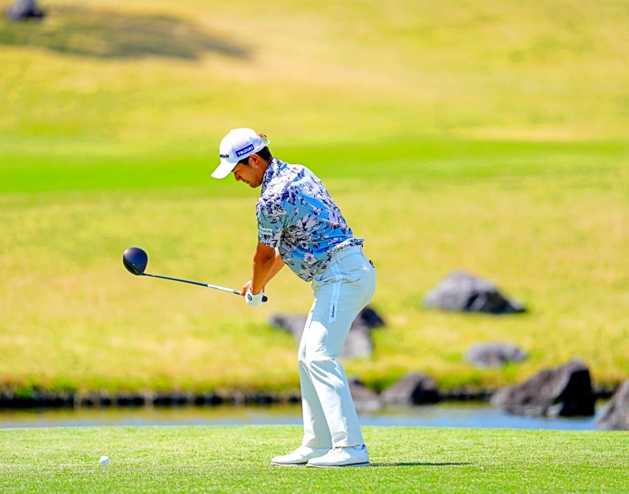 画像 : 2番目の画像 - 石坂友宏のドライバーショット連続写真（撮影/姉崎正） - みんなのゴルフダイジェスト