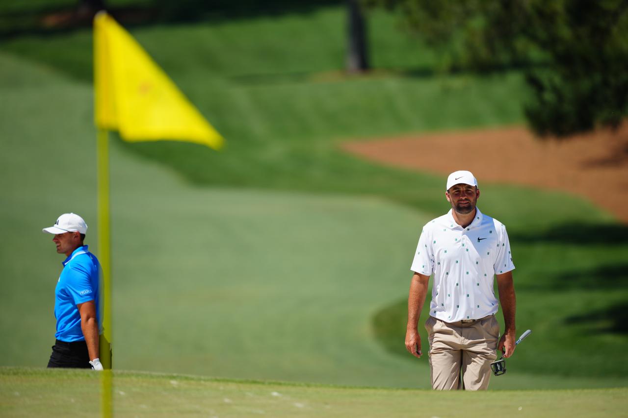 画像: 「65」で優勝戦浮上のシェフラーと1打差3位のサム・バーンズ。幼馴染の親友が築いてきた固い絆【マスターズ2026】 - みんなのゴルフダイジェスト