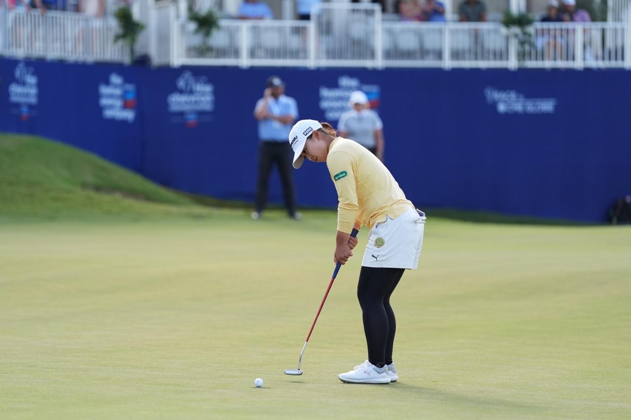 画像1: 約1メートルのウィニングパットをきっちり沈めLPGA初優勝をメジャーで飾った