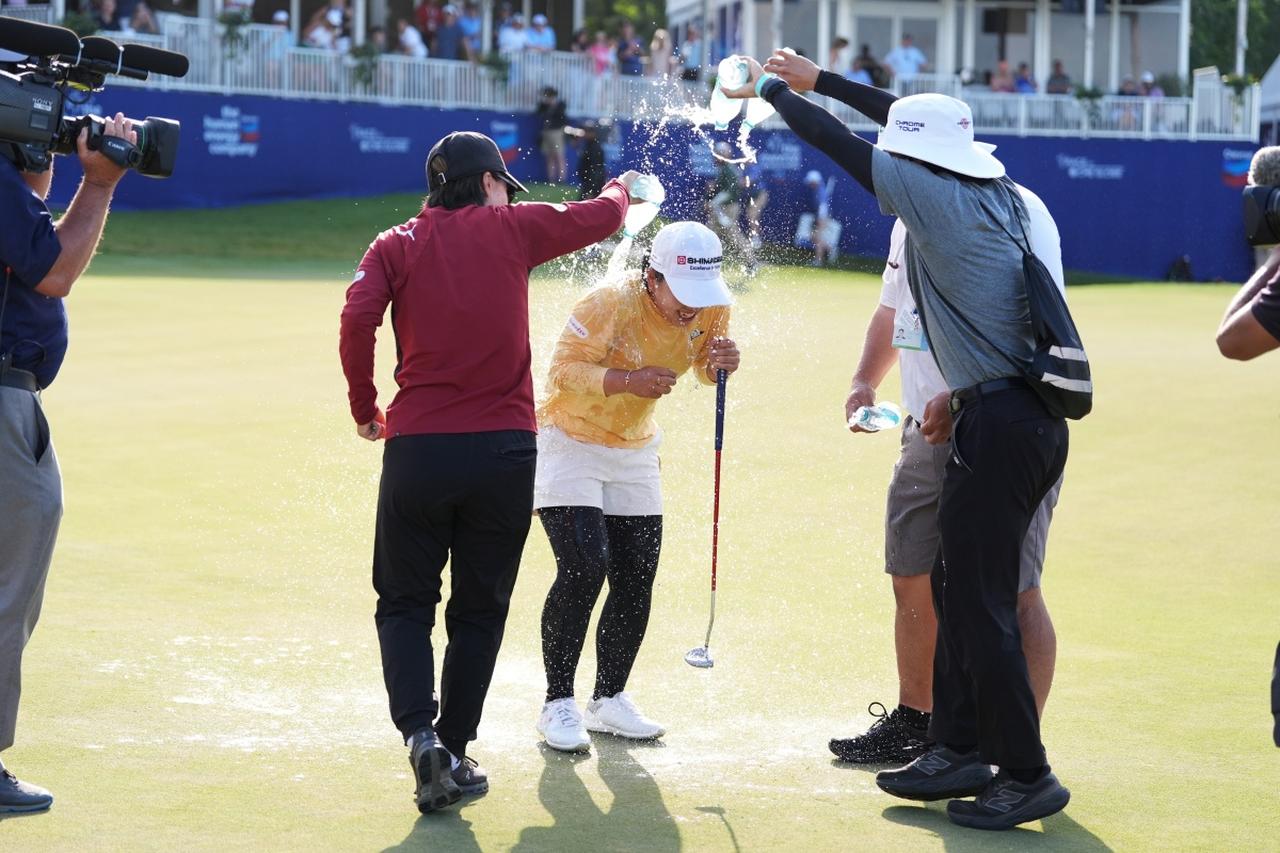 画像2: 約1メートルのウィニングパットをきっちり沈めLPGA初優勝をメジャーで飾った