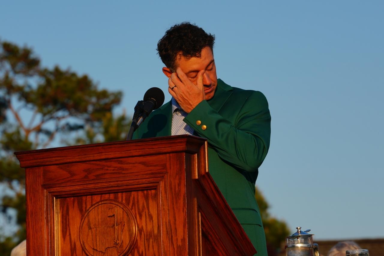 画像: セレモニーでは涙を堪える姿も（撮影／岩本芳弘）