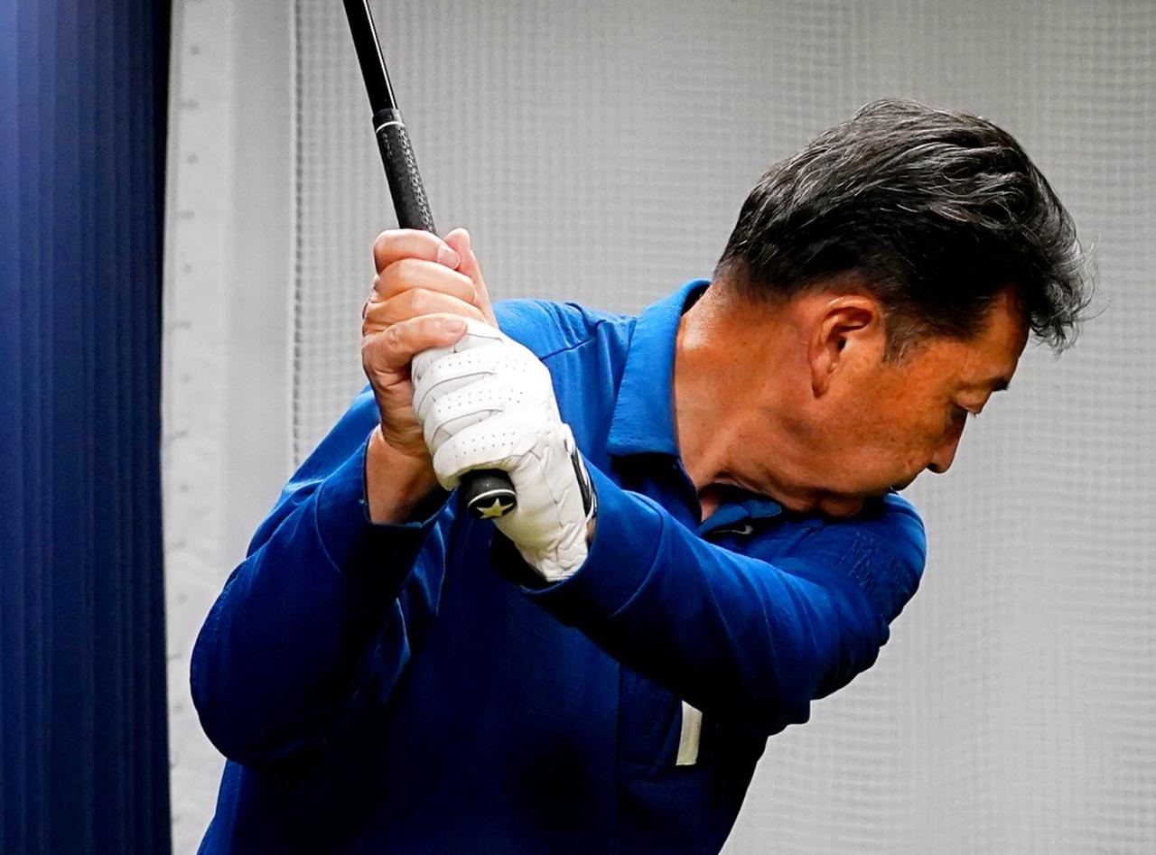 画像: ドライバーが真っすぐ飛ぶ「理想のトップ」はコレ! スライスしない正しい「クラブの上げ方」を解説 - みんなのゴルフダイジェスト