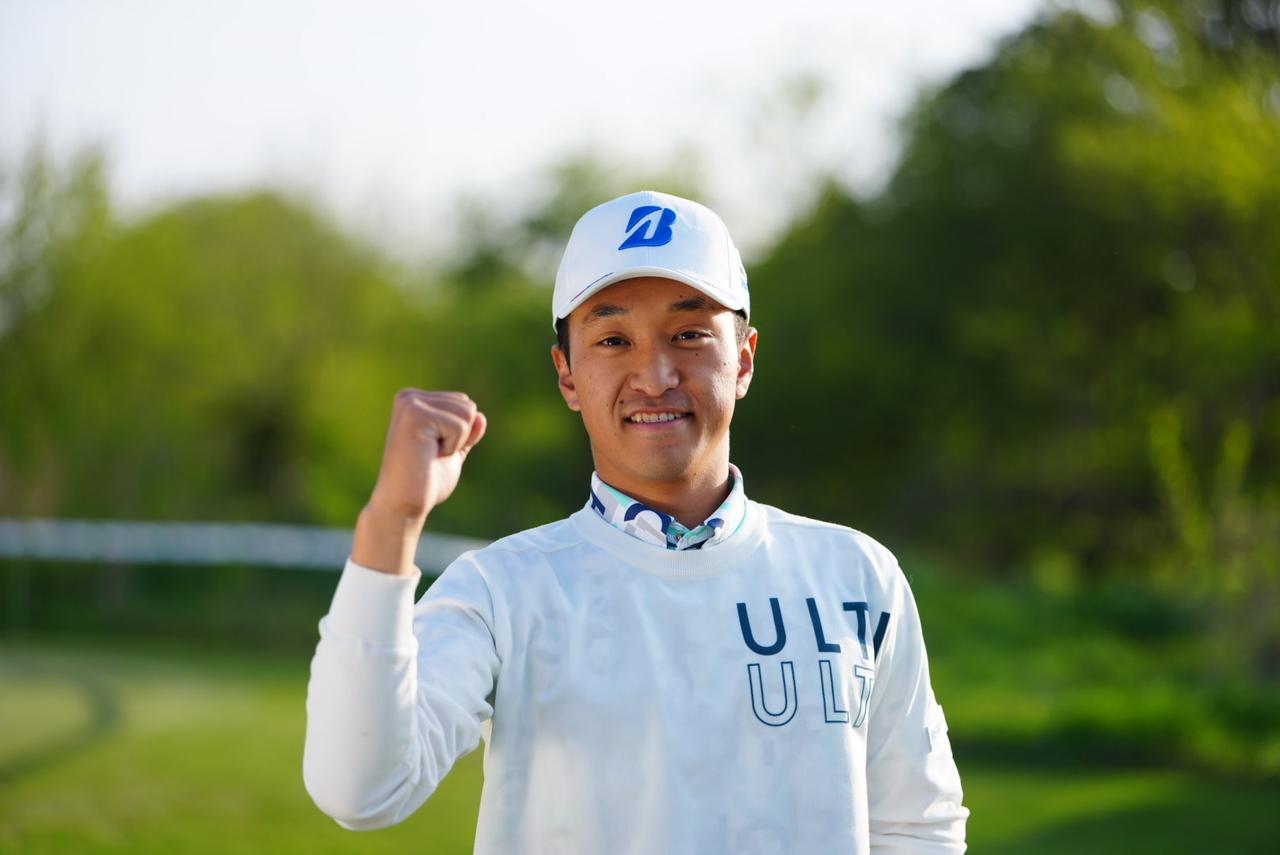 画像: 3月に専修大学を卒業したばかりの小田祥平。曲がらないドライバーを武器に7バーディノーボギーで3位タイ。ルーキー優勝一番乗りなるか!?（撮影/岡沢裕行）