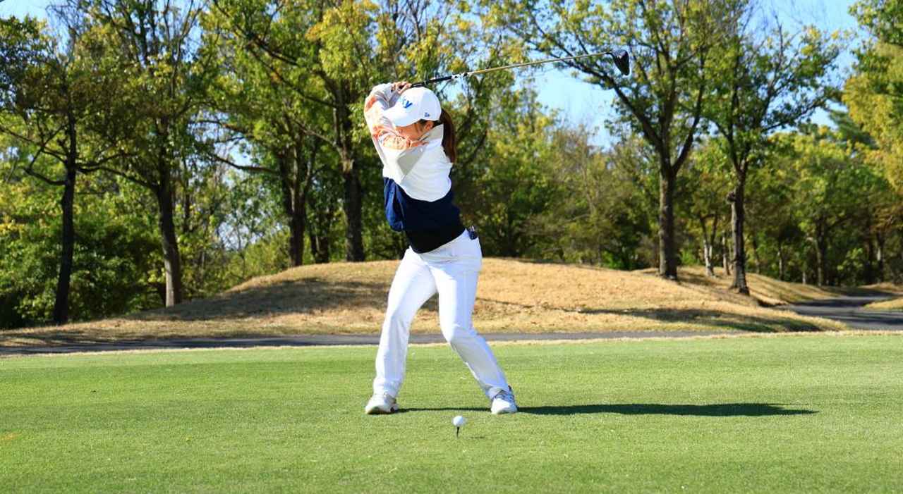 画像 : 4番目の画像 - 荒木優奈のドライバー連続正面写真（富士フイルム・スタジオアリス女子オープン 練習日／大澤進二） - みんなのゴルフダイジェスト