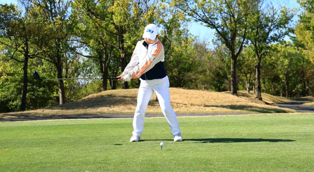 画像 : 2番目の画像 - 荒木優奈のドライバー連続正面写真（富士フイルム・スタジオアリス女子オープン 練習日／大澤進二） - みんなのゴルフダイジェスト