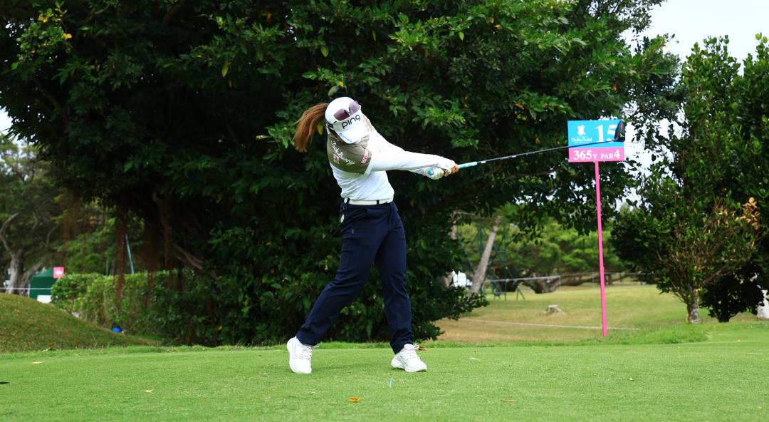 画像 : 8番目の画像 - 佐久間朱莉のドライバー連続正面写真（ダイキンオーキッドレディス 練習日／大澤進二） - みんなのゴルフダイジェスト