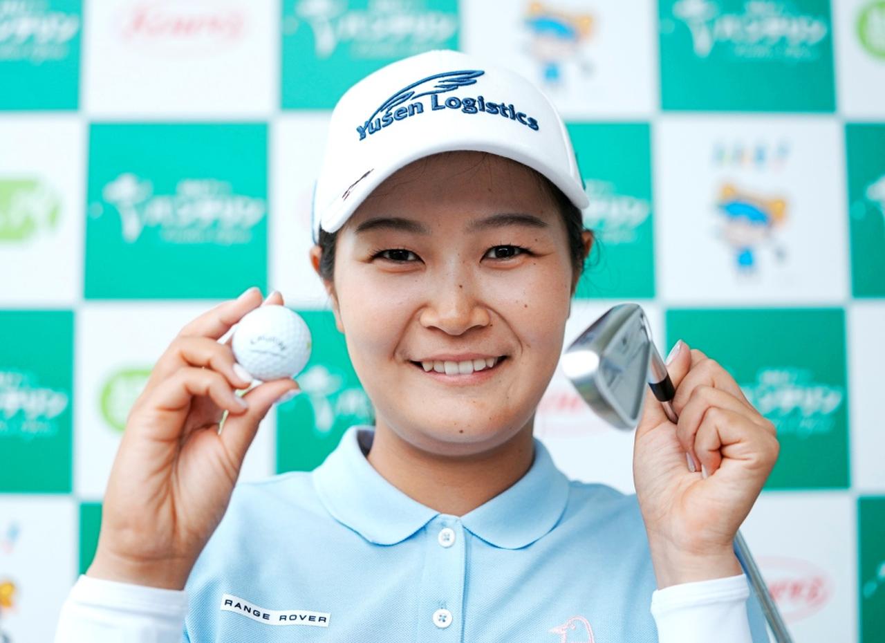 画像: 165ヤードの13番パー3、8番アイアンでホールインワンを達成した神谷そら（撮影/姉崎正）