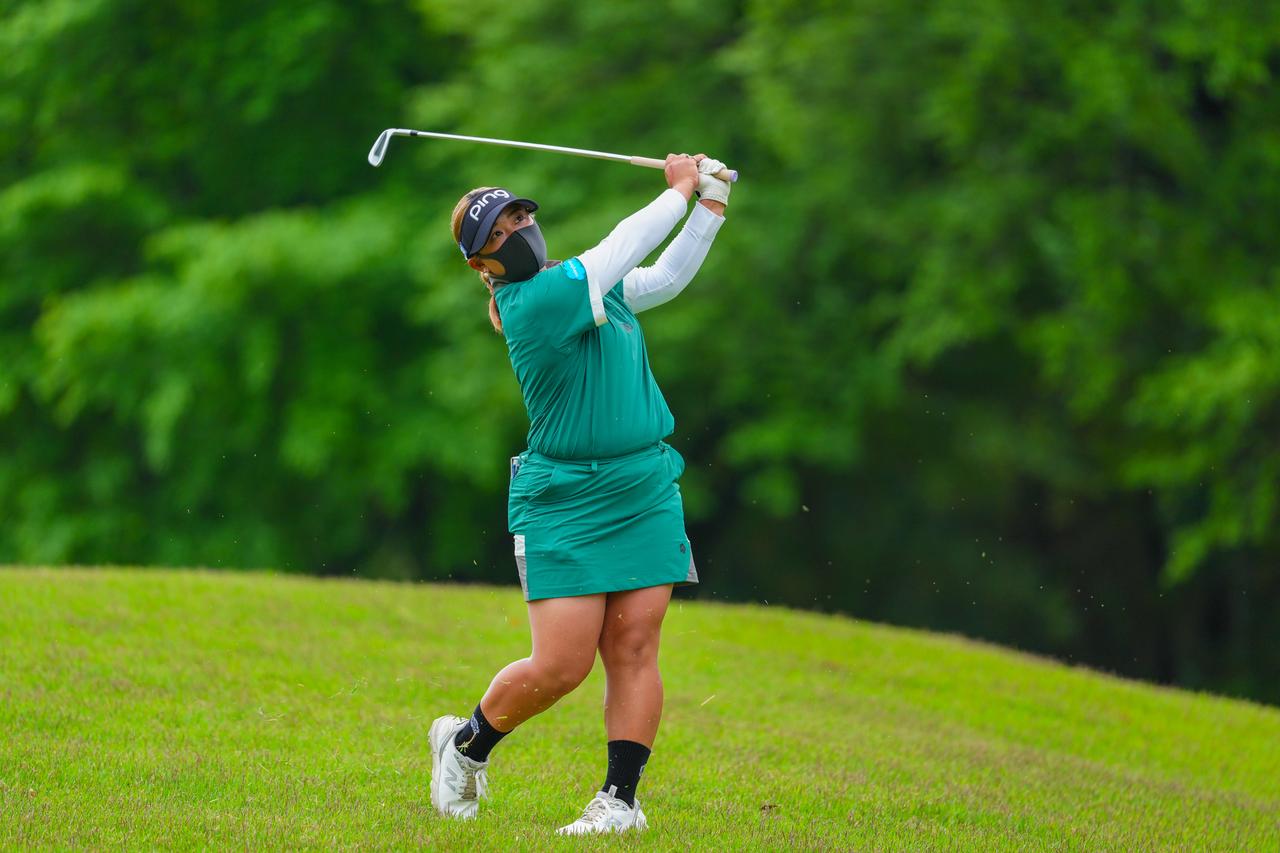 画像: 「トップ3に入る苦手なコース」で驚異の63！ 鈴木愛がコースレコードを更新し首位タイで最終日へ【国内女子ツアー】 - みんなのゴルフダイジェスト