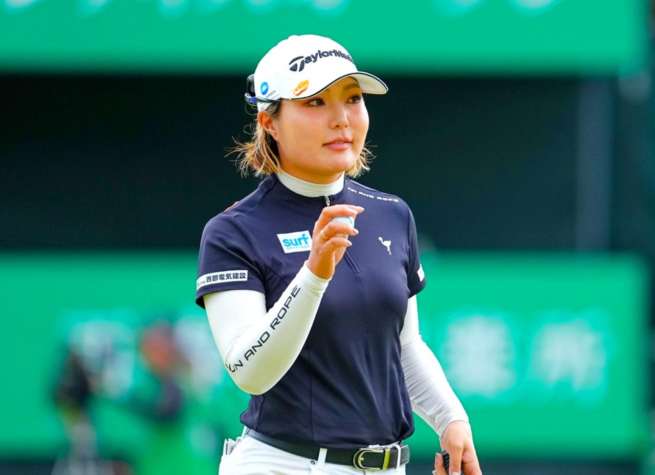 画像: 鈴木と並んで首位に浮上したのが2週前のヤマハレディスオープン葛城を制した高橋彩華（撮影/姉崎正）