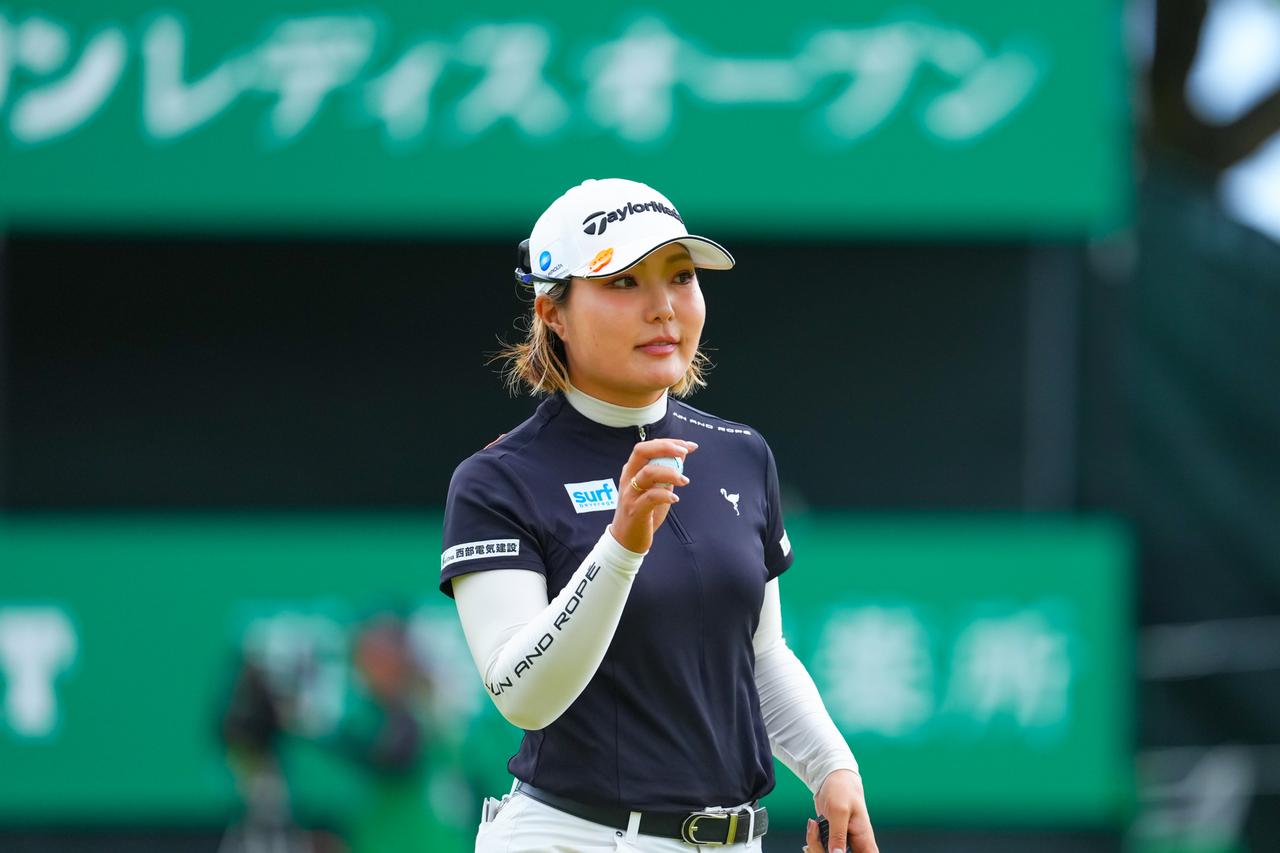 画像: 高橋彩華が首位浮上も「魔球が不安」。来年のシード確保に安堵し全米女子OPを見据え明日最終日へ【国内女子ツアー】 - みんなのゴルフダイジェスト