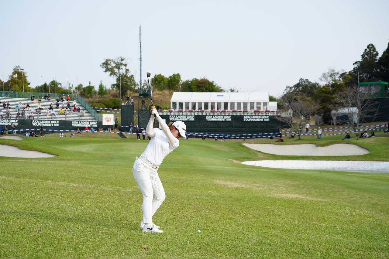 画像 : 3番目の画像 - 【連続写真12枚】2026年「アクサレディス」高橋彩華のアイアンショット連続写真(撮影／岡沢裕行) - みんなのゴルフダイジェスト