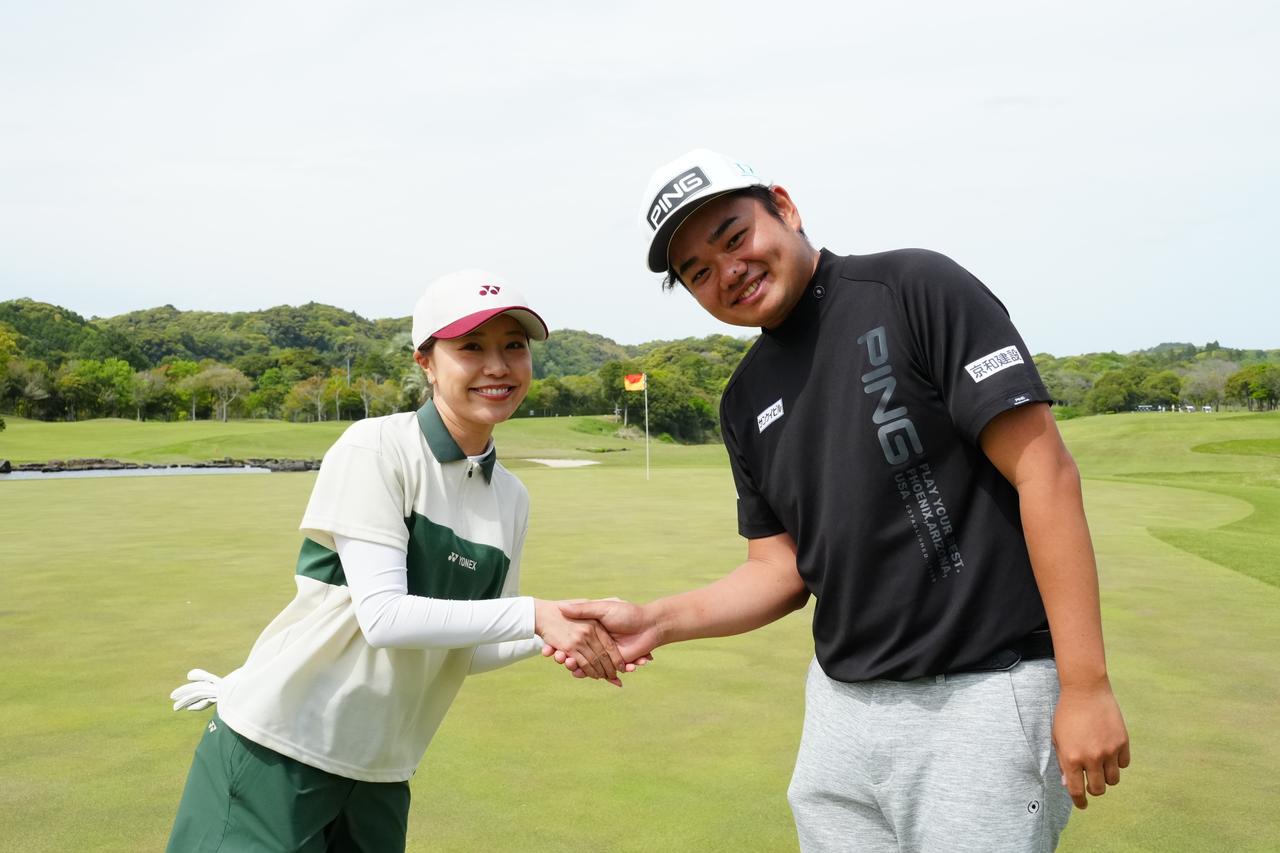 画像: プロアマで一緒になった大岩龍一プロ。実は彼、私の大学ゴルフ部の2年下の後輩なんです（撮影/岡沢裕行）