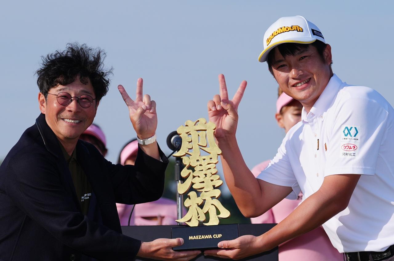 画像: 前回大会覇者の小西たかのりと前澤氏（撮影／姉崎正）