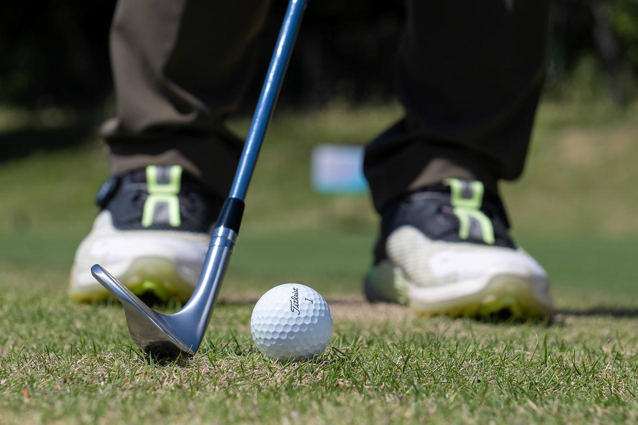 画像: 良い例、インパクトロフトが安定ソールが滑りフェースにボールが乗りやすい