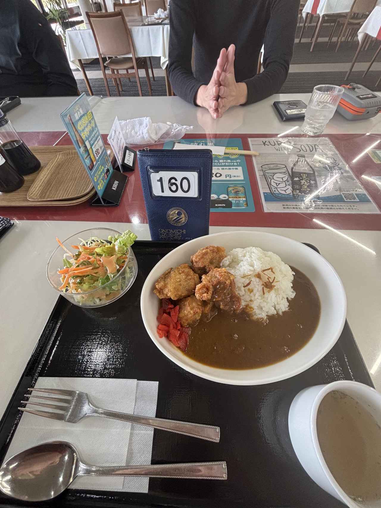 画像: 尾道うずしおカントリークラブのランチ。4人全員が注文した唐揚げカレー！ 追加料金なし