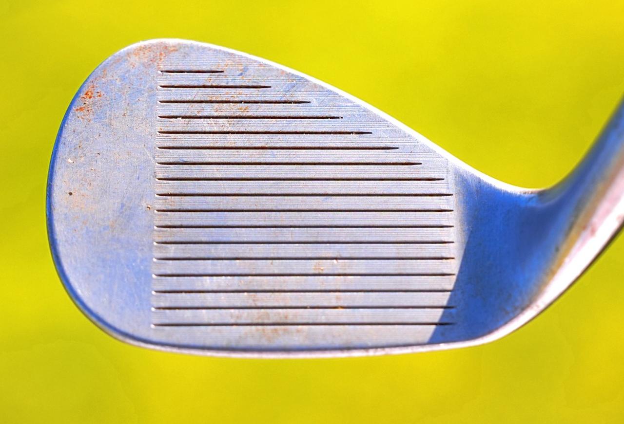 画像: 溝がより深く刻まれたことでスピン性能がアップした（撮影/岡沢裕行）