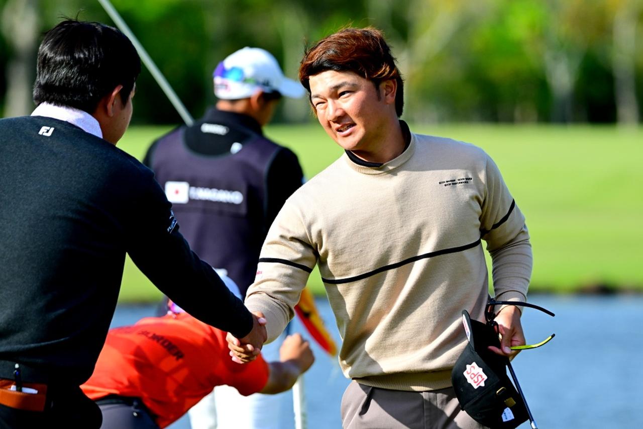 画像: 香妻陣一朗が10バーディで首位浮上（撮影/有原裕晶）