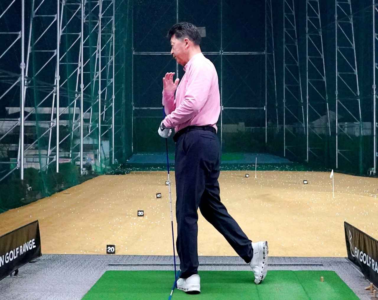 画像: 左サイドの壁というのは、自分の体で作る左軸。その軸で回転する