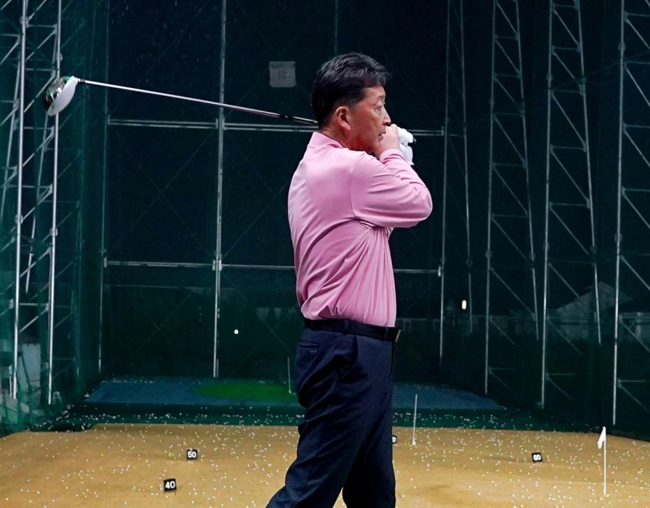 画像: ドライバーが気持ち良く振れるようになる！ トップからフィニッシュへの正しい体重移動と体の使い方を解説 - みんなのゴルフダイジェスト