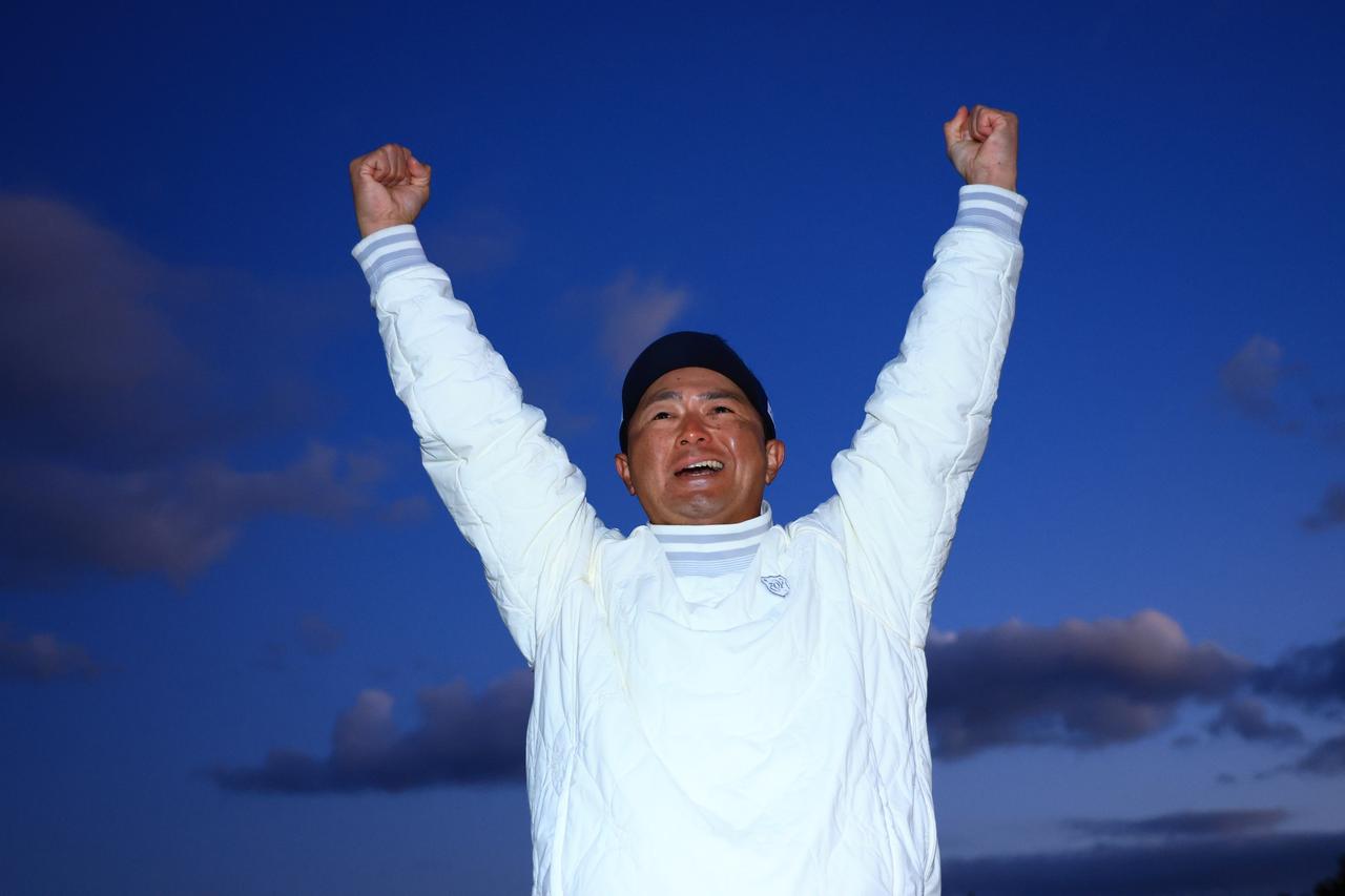 画像: 【国内男子ゴルフ・ファイナルQT】「飛ばない僕でもチャンスはある」片岡大育が7打差大逆転でQTトップ通過！ プレーオフ3ホール目で決めた劇的チップイン - みんなのゴルフダイジェスト