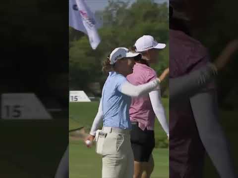 画像: Melanie Green got quite the surprise today on 15 green www.youtube.com
