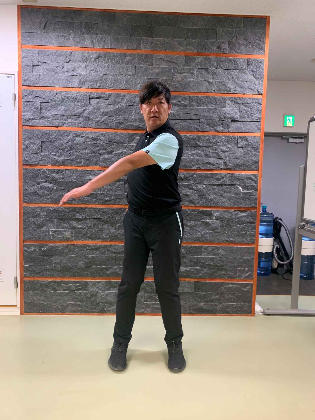 画像1: 1タイプ／両足の外側を浮かせると体がスムーズに回る