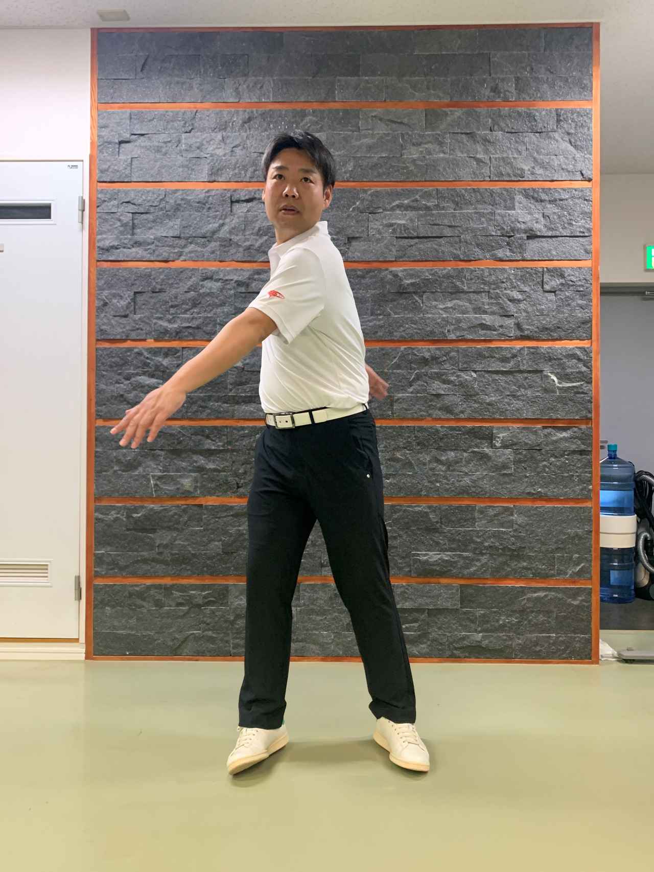 画像1: 2タイプ／両足の内側を浮かせると体がスムーズに回る