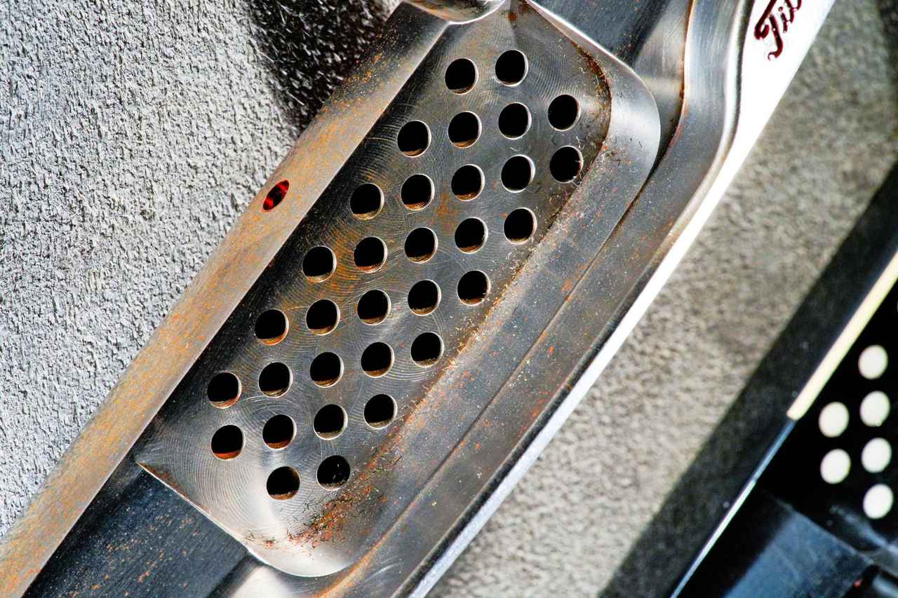 画像: 拡大すると、シリコンが注入されていないことがよくわかる