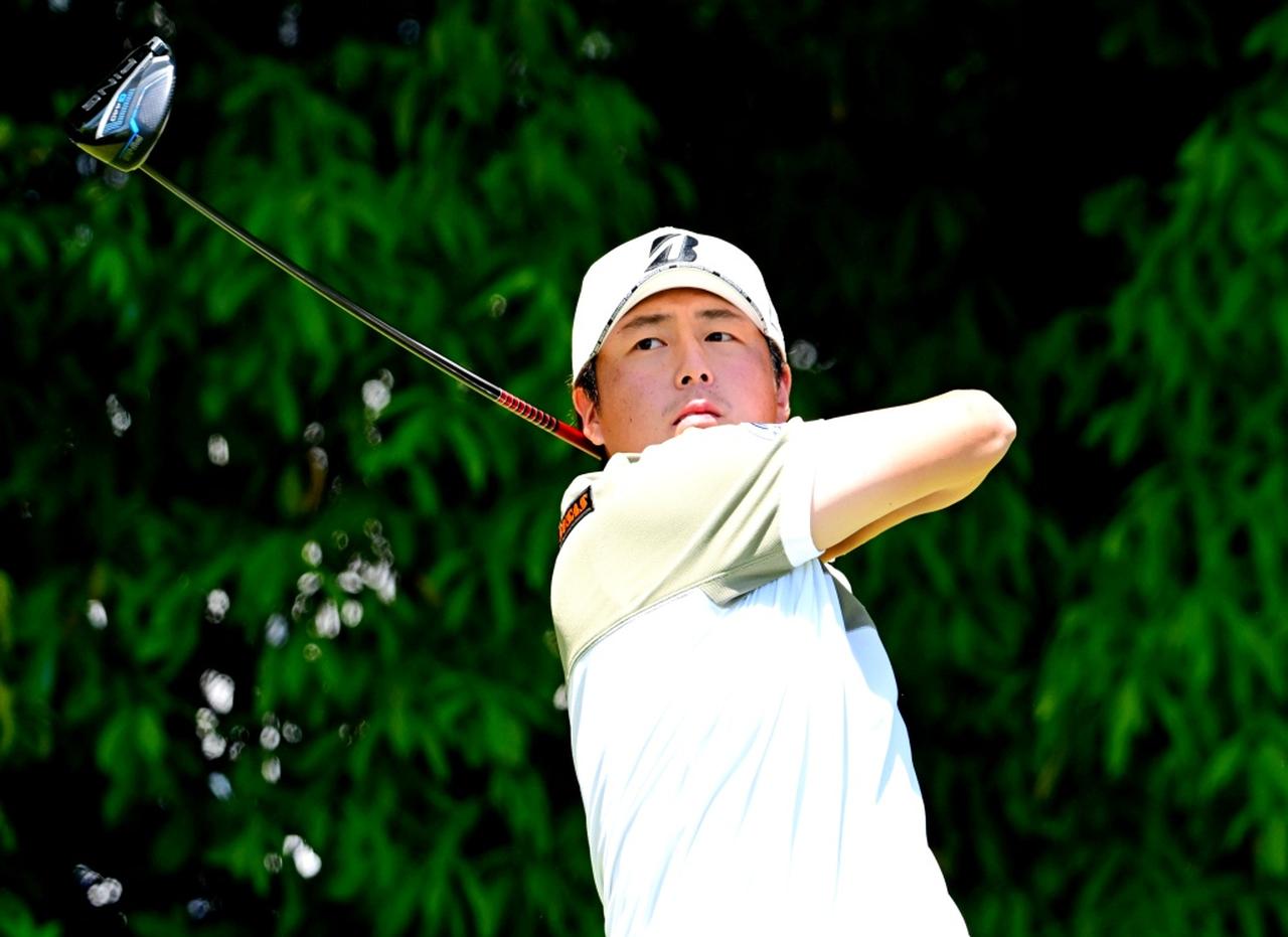 画像: 前田に2打差2位と好スタートを切ったプロ6年目の平本世中（撮影/有原裕晶）