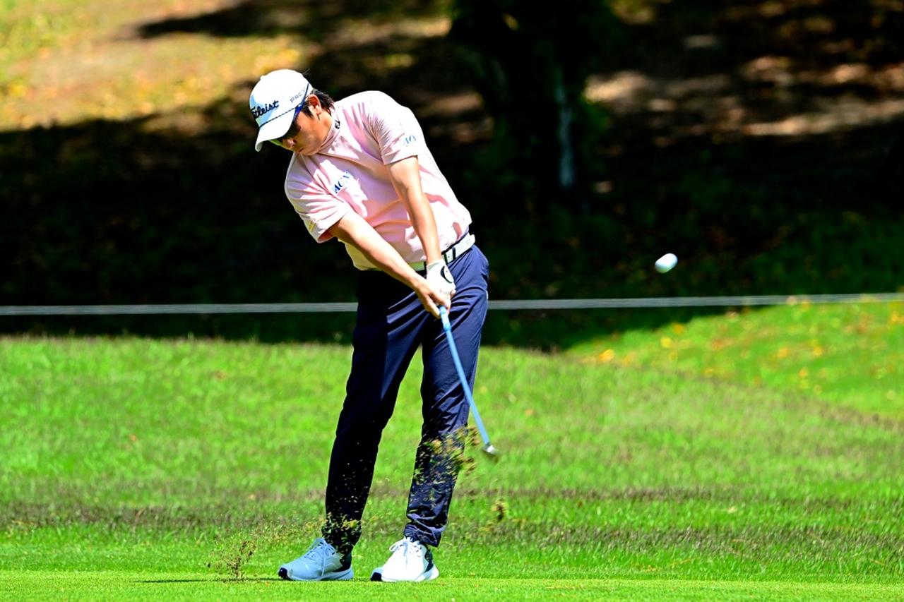 画像: 25歳の前田光史朗が10バーディで初日トップに立つ（撮影/有原裕晶）