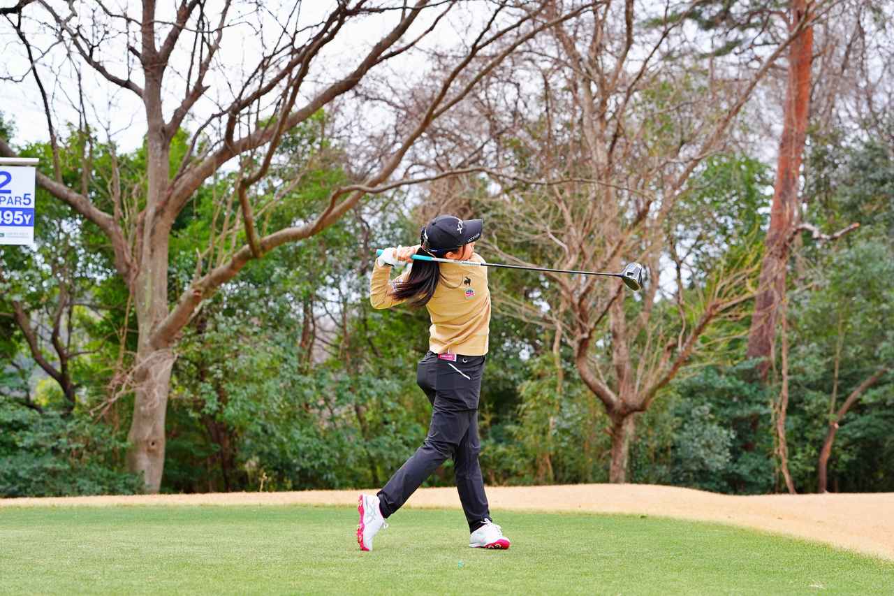 画像 : 21番目の画像 - 【連続写真21枚】2026年「Vポイント×SMBCレディス」菅沼菜々のドライバー正面連続写真 - みんなのゴルフダイジェスト