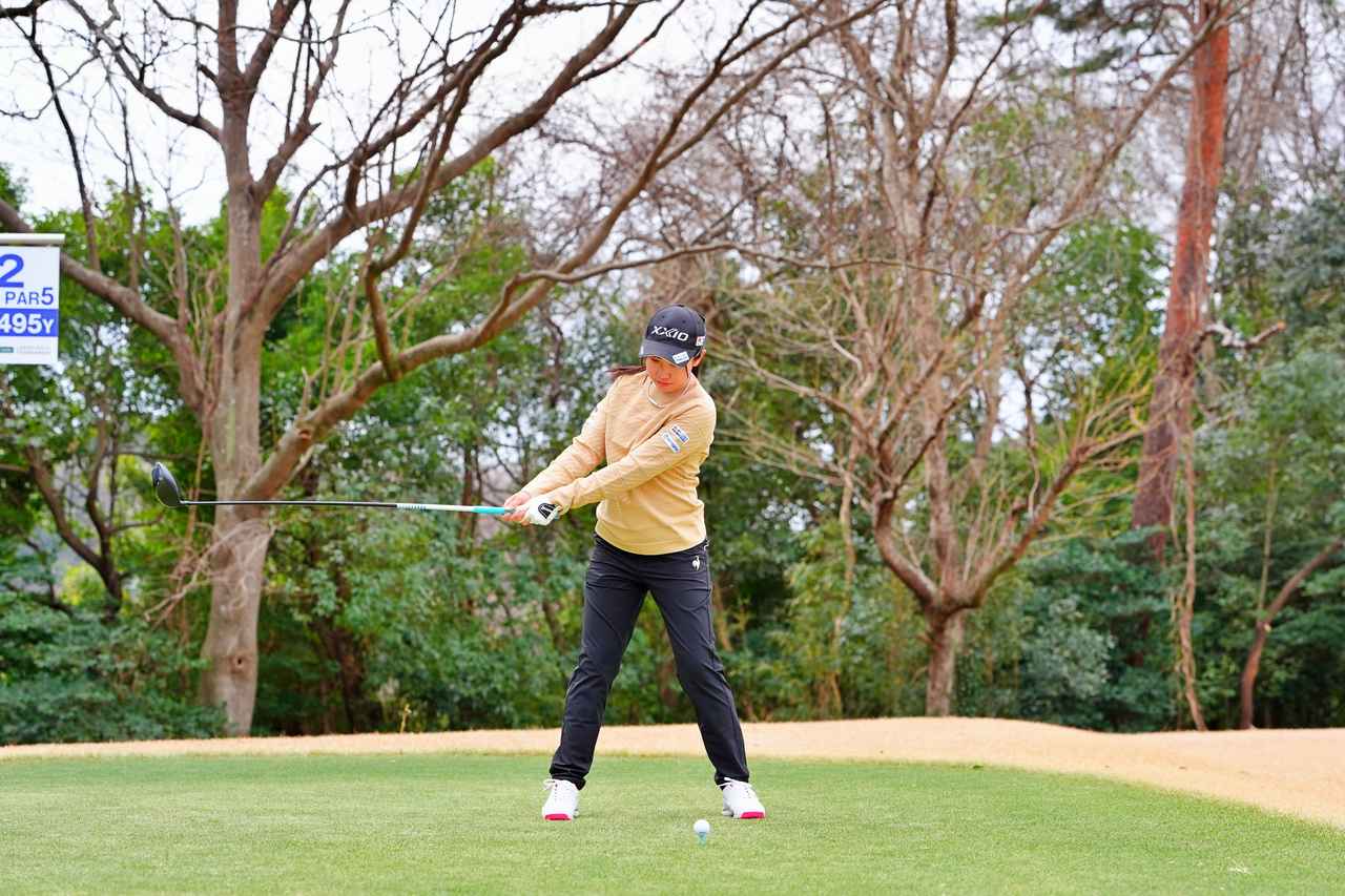 画像 : 3番目の画像 - 【連続写真21枚】2026年「Vポイント×SMBCレディス」菅沼菜々のドライバー正面連続写真 - みんなのゴルフダイジェスト