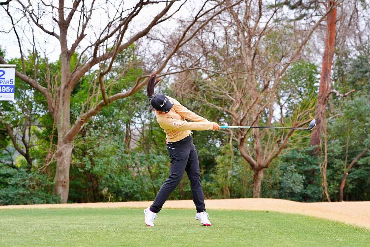 画像 : 17番目の画像 - 【連続写真21枚】2026年「Vポイント×SMBCレディス」菅沼菜々のドライバー正面連続写真 - みんなのゴルフダイジェスト