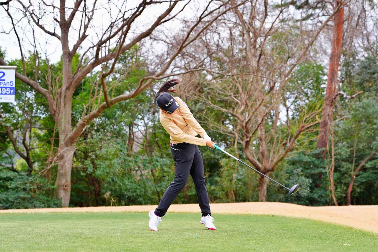 画像 : 16番目の画像 - 【連続写真21枚】2026年「Vポイント×SMBCレディス」菅沼菜々のドライバー正面連続写真 - みんなのゴルフダイジェスト