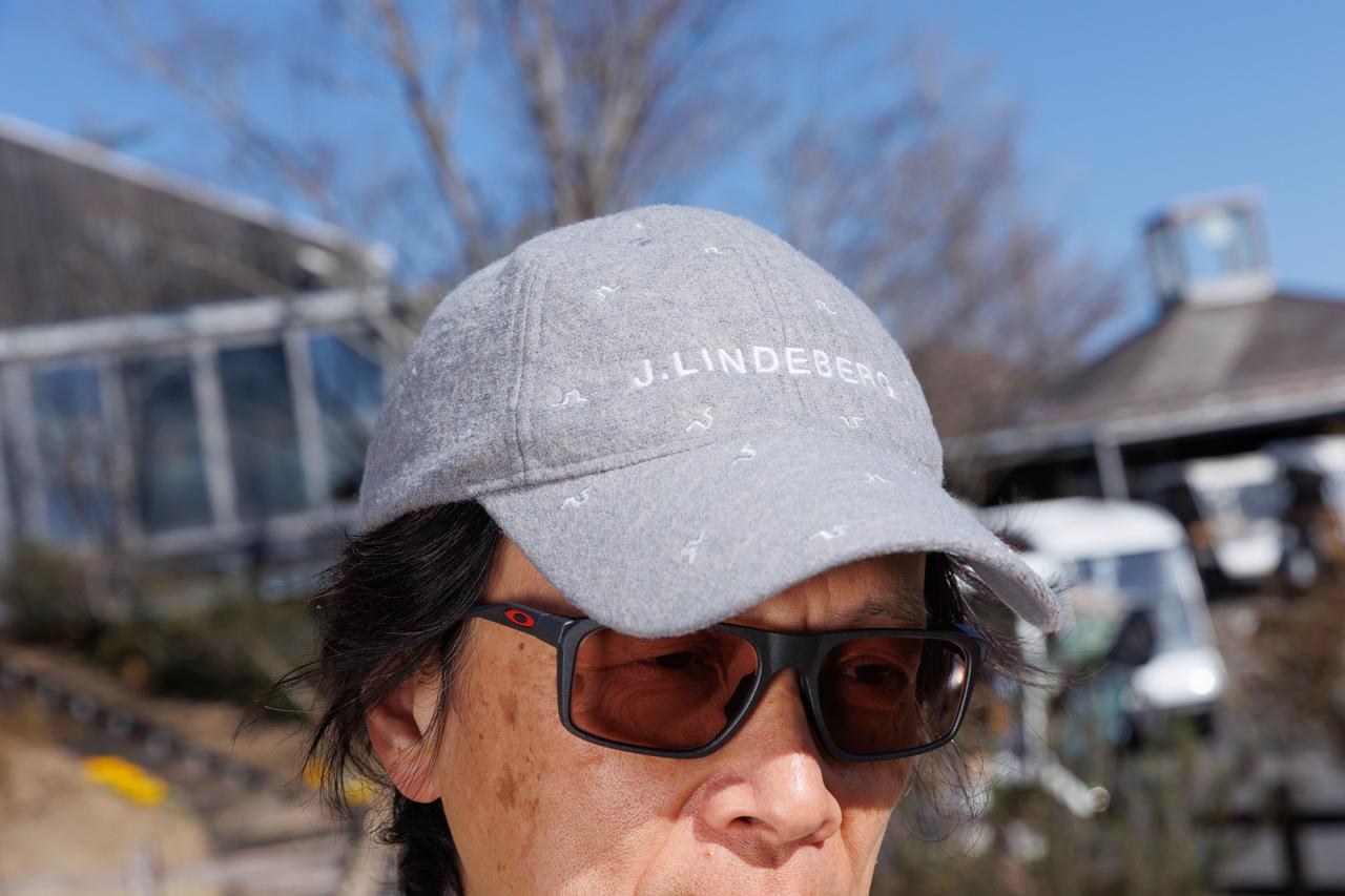 画像: 大人のチャーミングさを演出できる総柄モチーフのグレーキャップ