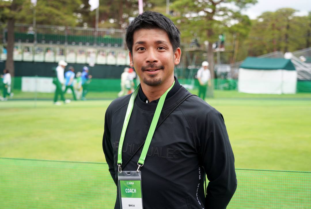 画像: 現在佐久間朱莉のアプローチコーチをしている伊澤秀憲コーチ