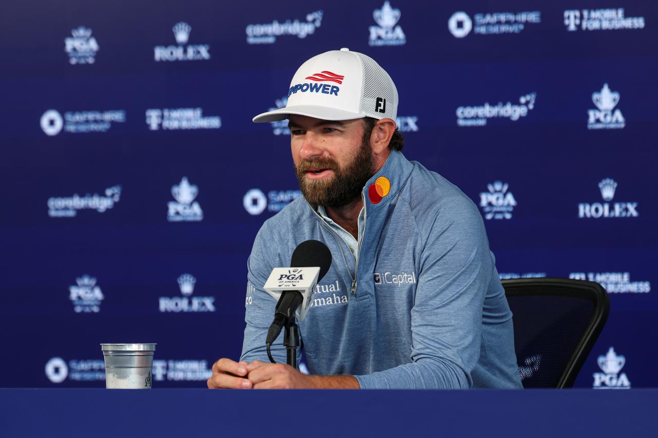 画像: 公式会見でボールについて話をするキャメロン・ヤング(写真提供/PGAオブ・アメリカ)