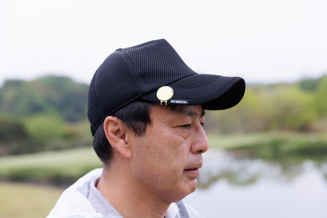 画像: ミニマルシックで通気性の良いメッシュの黒キャップ