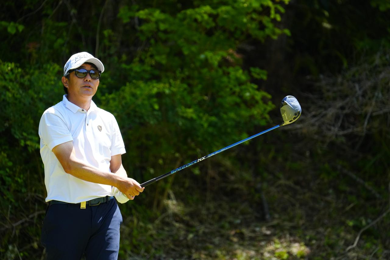 画像: 宮本勝昌、片山晋呉らを抑え、トップに立った山下和宏