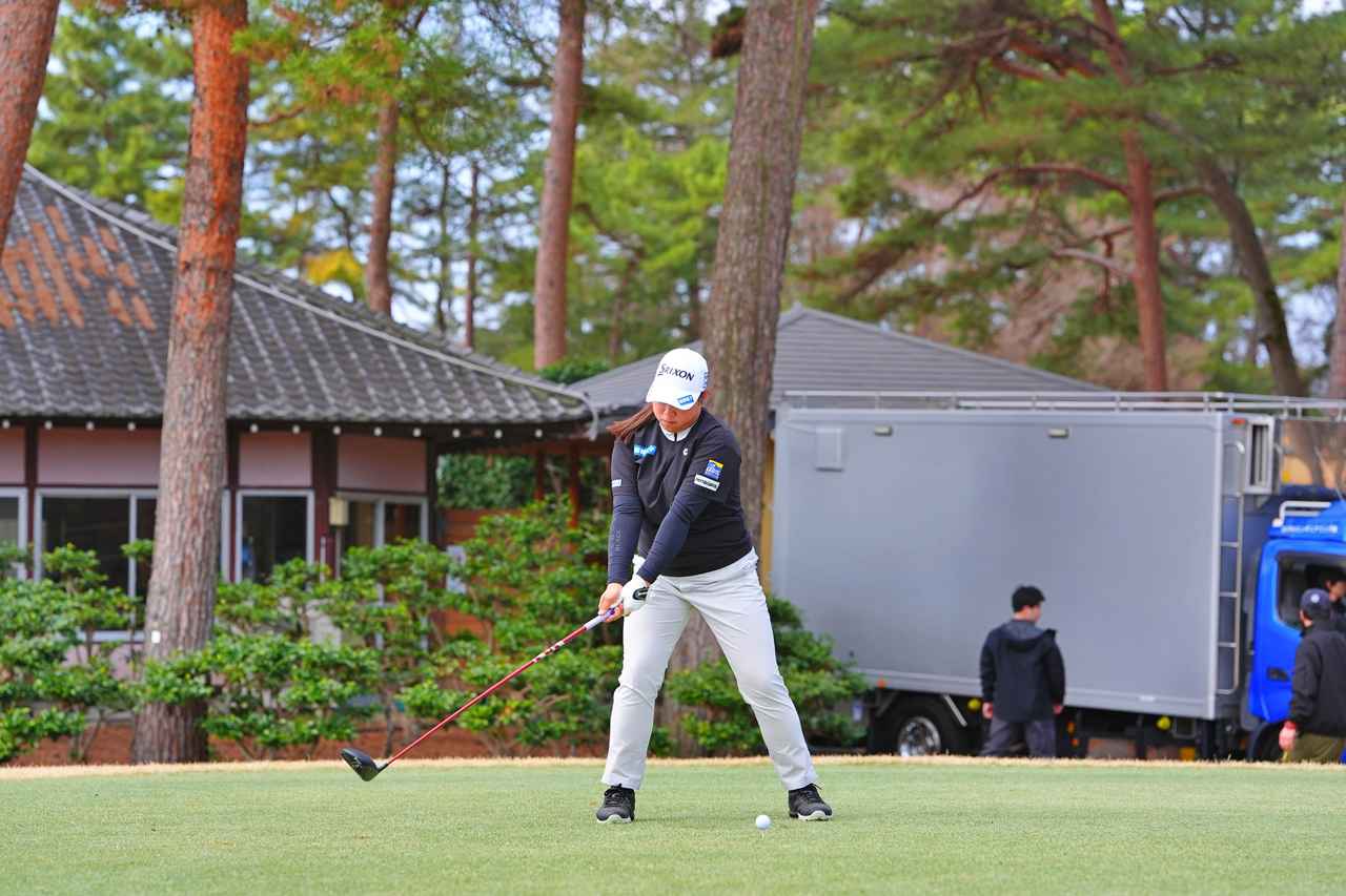 画像 : 2番目の画像 - 【連続写真19枚】2026年「Vポイント×SMBC レディス」入谷響のドライバー正面連続写真（撮影／姉﨑正） - みんなのゴルフダイジェスト